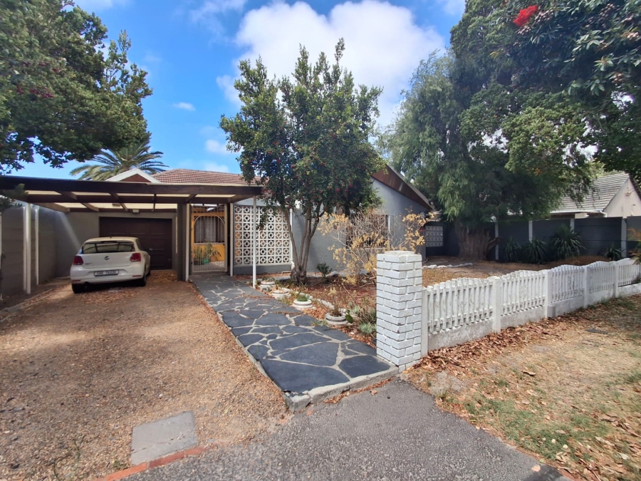 To Let 3 Bedroom Property for Rent in Kenwyn Western Cape